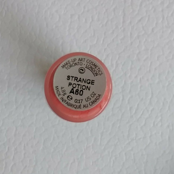 MAC lipglass STRANGE POTION - Picture 4 of 4